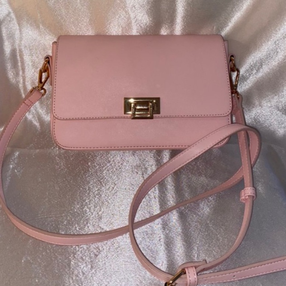 F21 PINK PURSE NEVER BEEN USED